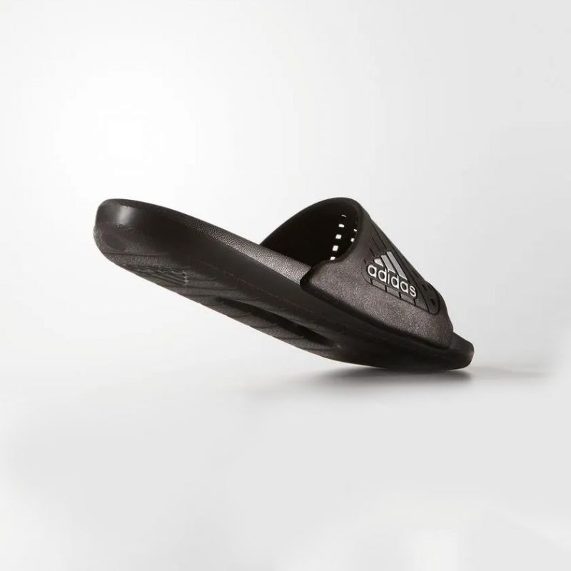 Adidas รองเท้าแตะ Kyaso Slides | Core Black/Metallic Silver/Core Black ( S78121 ) - Image 3