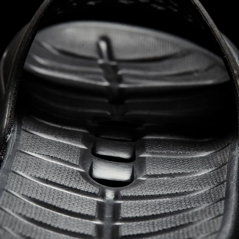 Adidas รองเท้าแตะ Kyaso Slides | Core Black/Metallic Silver/Core Black ( S78121 ) - Image 7