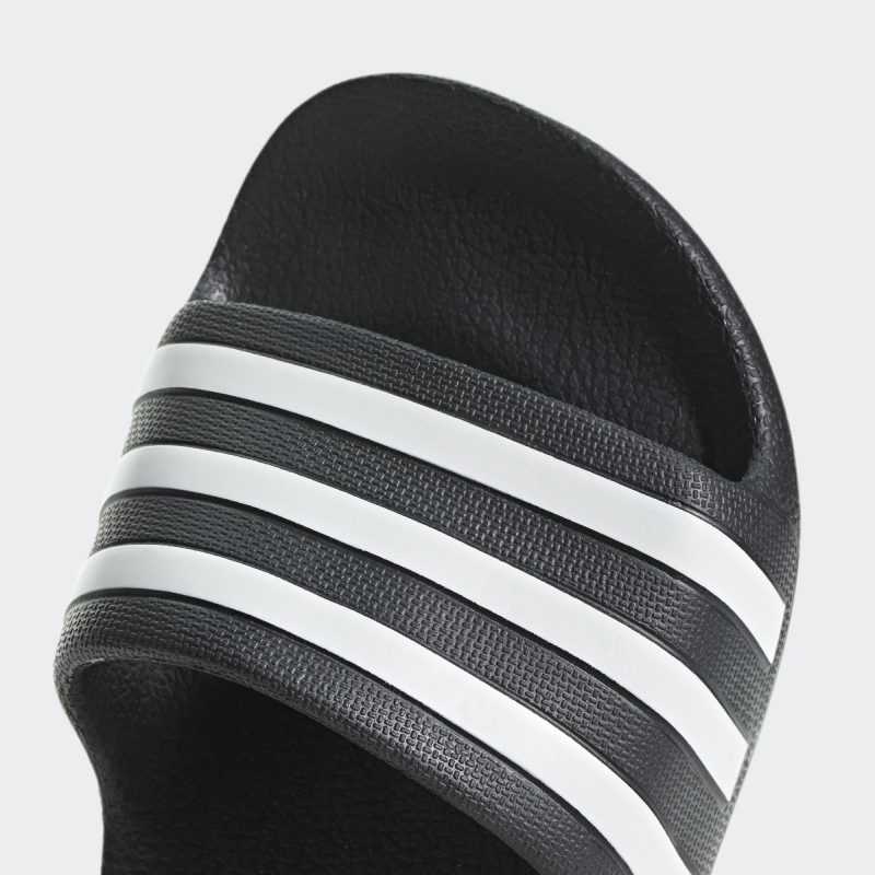 Adidas รองเท้าแตะเด็ก Adilette Aqua Slides Kids | Core Black/Cloud White/Core Black ( F35556 ) - Image 7