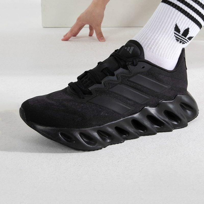 Adidas รองเท้าวิ่งผู้ชาย Switch FWD | Core Black/Core Black/Carbon ( ID1779 ) - Image 10