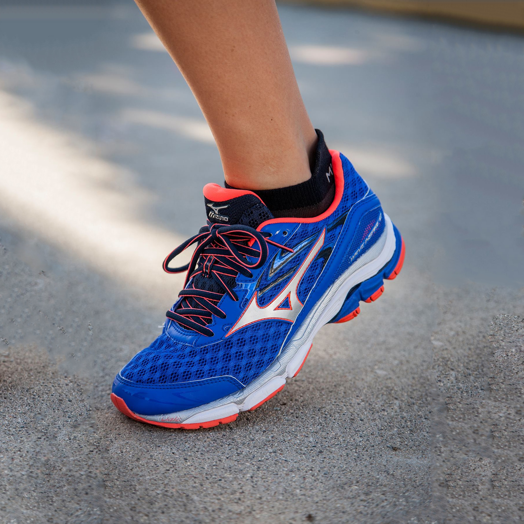 Mizuno wave hotsell inspire 12 ราคา