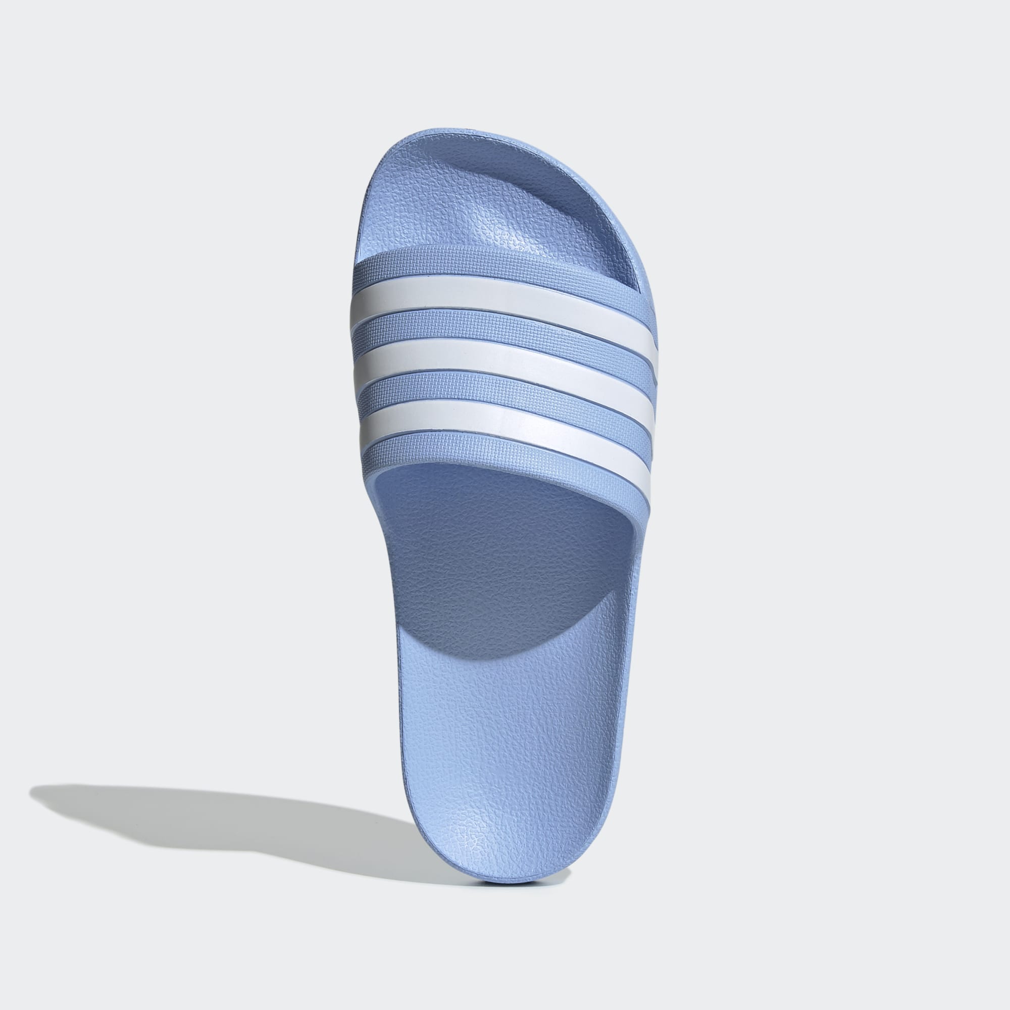 Adidas รองเท้าแตะ Adilette Aqua Slides | Glow Blue/Cloud White/Glow Blue ( EE7346 ) - Image 4