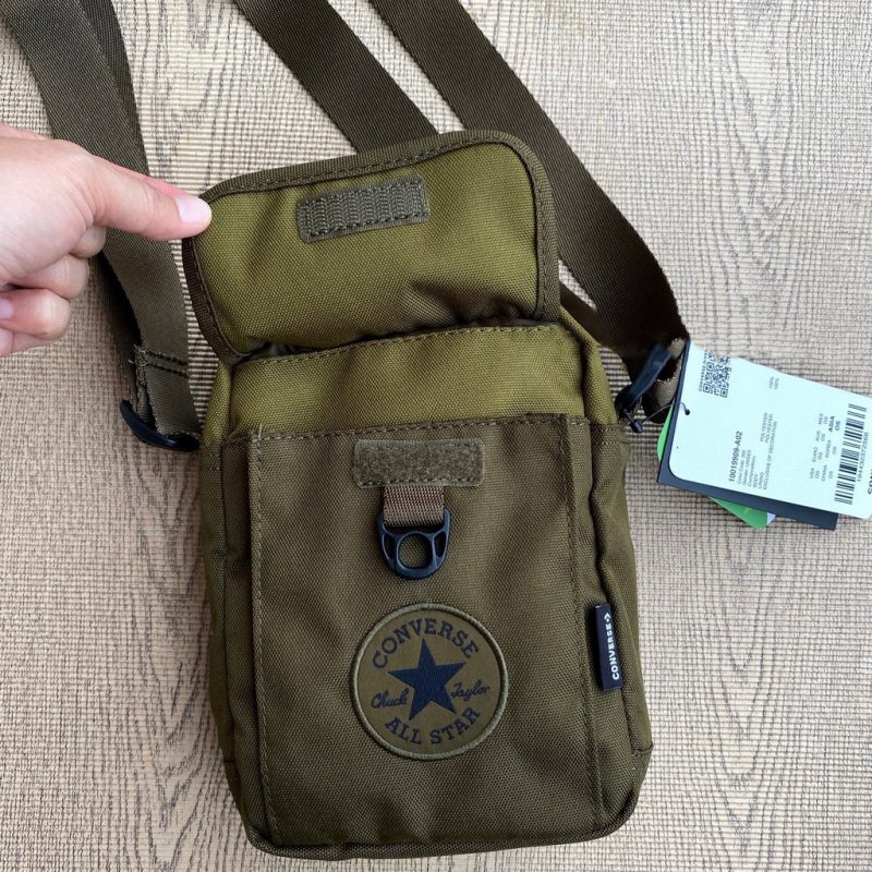 Converse กระเป๋าสะพายข้าง Chuck Mini Bag | Military ( 1619909F0MY ) - Image 10
