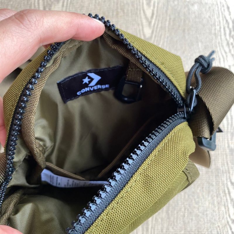 Converse กระเป๋าสะพายข้าง Chuck Mini Bag | Military ( 1619909F0MY ) - Image 12