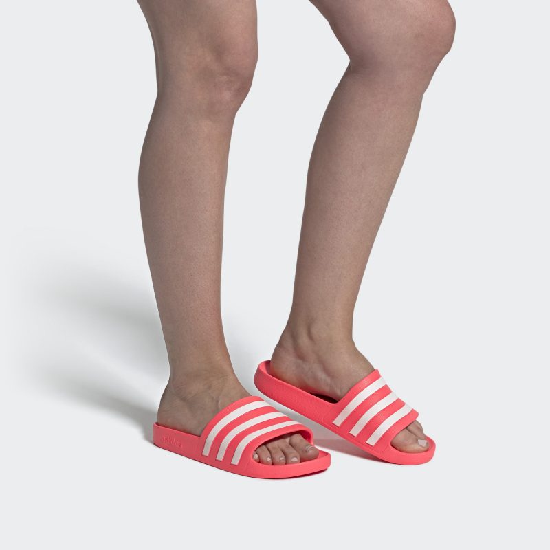 Adidas รองเท้าแตะ Adilette Aqua Slides | Signal Pink/Cloud White/Signal Pink ( FW4292 ) - Image 10