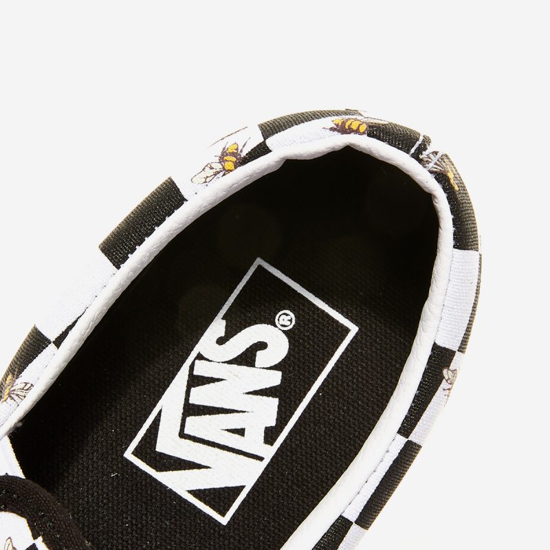 Vans รองเท้าผ้าใบ Classic Slip-On Bee Check | Black/True White ( VN0A33TB9EH ) - Image 9