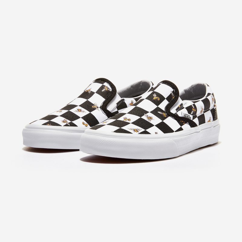 Vans รองเท้าผ้าใบ Classic Slip-On Bee Check | Black/True White ( VN0A33TB9EH ) - Image 2