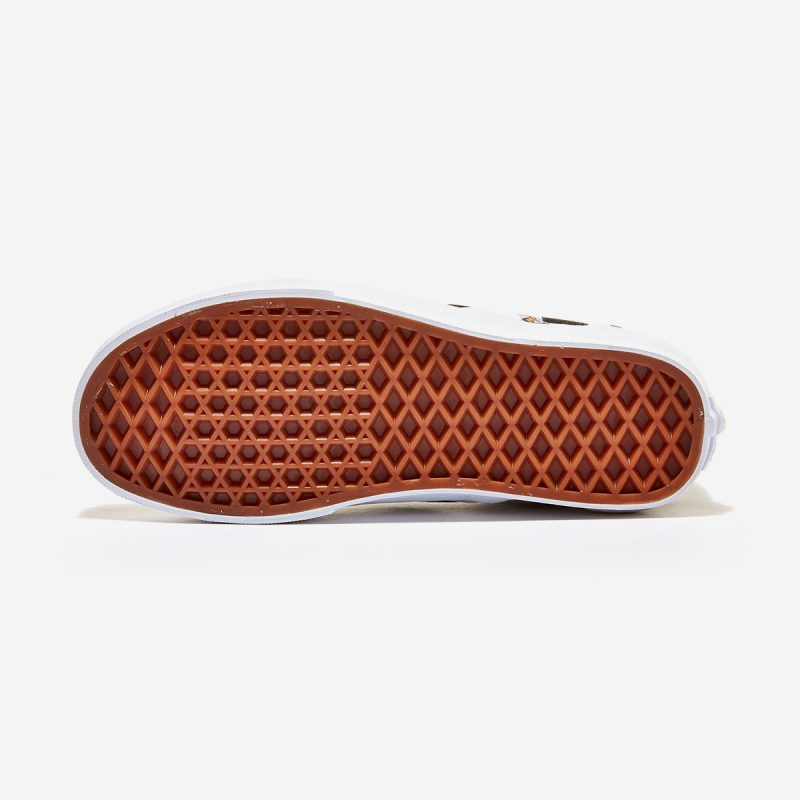 Vans รองเท้าผ้าใบ Classic Slip-On Bee Check | Black/True White ( VN0A33TB9EH ) - Image 4