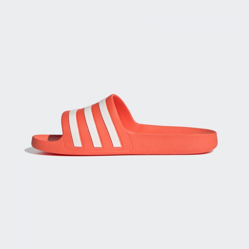 Adidas รองเท้าแตะ Adilette Aqua Slides | Solar Red/Cloud White/Solar Red ( FY8096 ) - Image 4