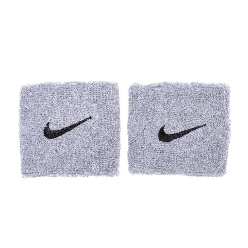Nike ปลอกรัดข้อมือเทนนิสแบบสั้น Swoosh Wristbands | Grey/Black ( N.NN.04.051 ) - Image 12