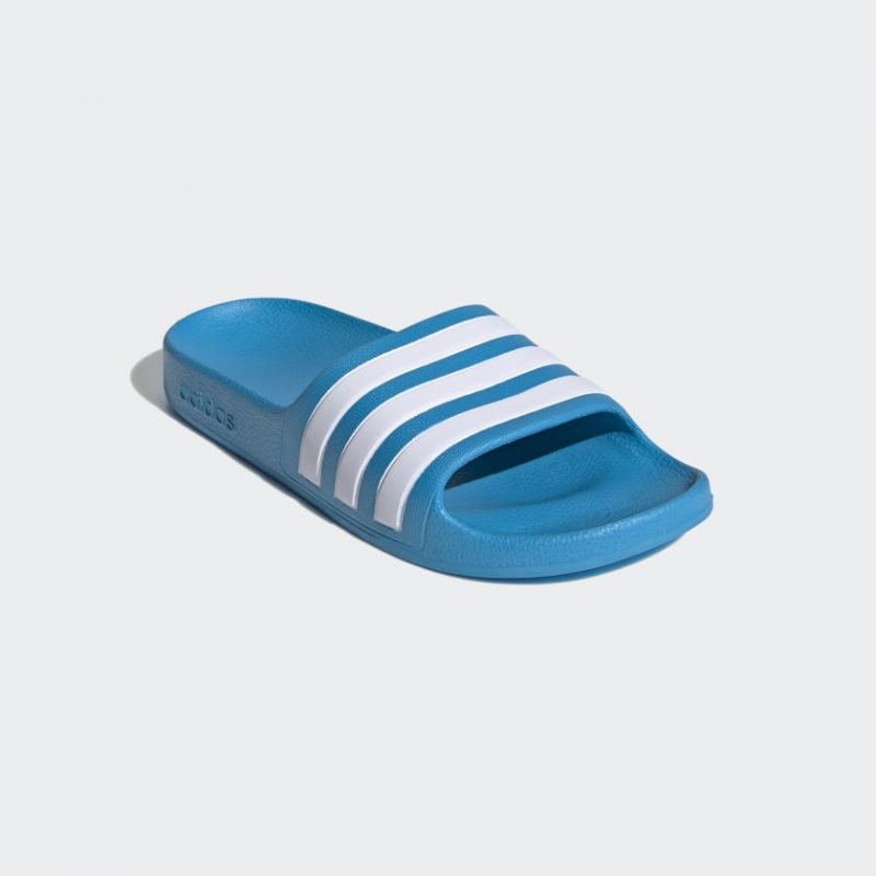Adidas รองเท้าแตะเด็ก Adilette Aqua Slides Kids | Solar Blue/Cloud White/Solar Blue ( FY8071 ) - Image 2