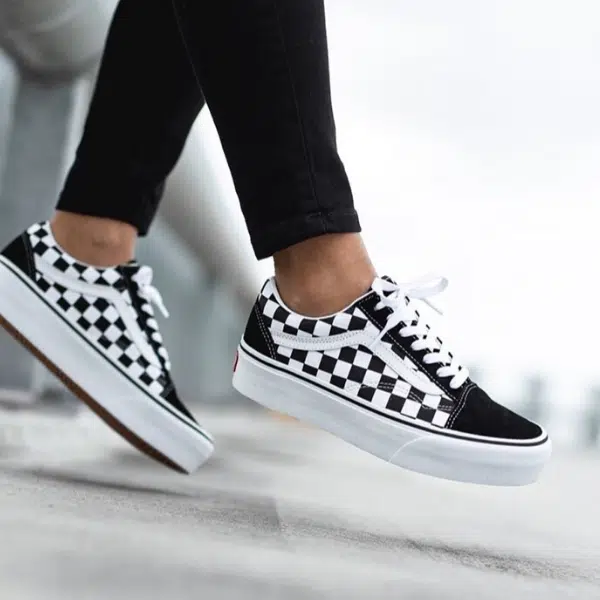 Vans รองเท้าผ้าใบ Old Skool Checkerboard Platform | Black/True White ( VN0A3B3UHRK ) - Image 12