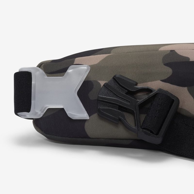 Nike กระเป๋าคาดเอววิ่ง Slim Waistpack 2.0 Printed | Medium Olive/Black/Silver ( N.000.3591.907 ) - Image 4