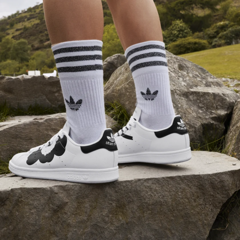 Adidas รองเท้าผ้าใบผู้หญิง Marimekko Stan Smith | Cloud White/Core Black/Gold Metallic ( H04073 ) - Image 10