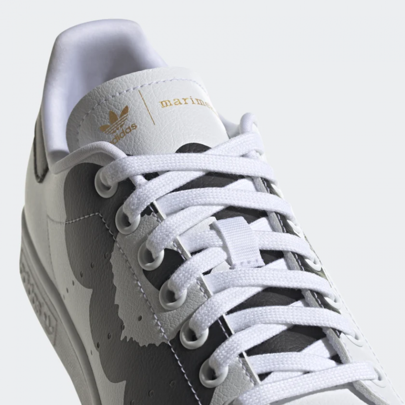 Adidas รองเท้าผ้าใบผู้หญิง Marimekko Stan Smith | Cloud White/Core Black/Gold Metallic ( H04073 ) - Image 7
