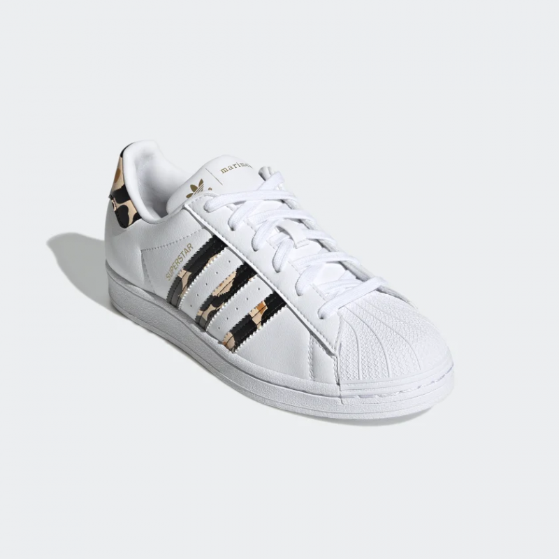 Adidas รองเท้าผ้าใบผู้หญิง Marimekko Superstar | Cloud White/Core Black/Gold Metallic ( H04076 ) - Image 2