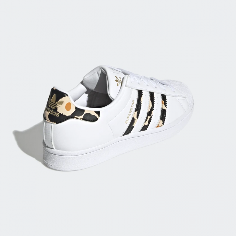 Adidas รองเท้าผ้าใบผู้หญิง Marimekko Superstar | Cloud White/Core Black/Gold Metallic ( H04076 ) - Image 3