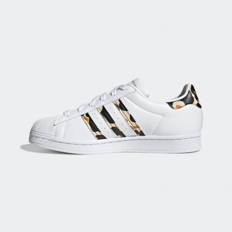 Adidas รองเท้าผ้าใบผู้หญิง Marimekko Superstar | Cloud White/Core Black/Gold Metallic ( H04076 ) - Image 4