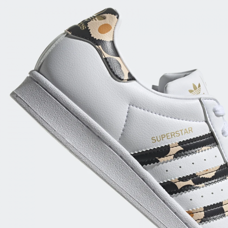 Adidas รองเท้าผ้าใบผู้หญิง Marimekko Superstar | Cloud White/Core Black/Gold Metallic ( H04076 ) - Image 7