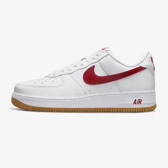 Nike รองเท้าผ้าใบผู้ชาย Air Force 1 Low Retro | White/Gum Yellow/Metallic Gold/University Red ( DJ3911-102 )