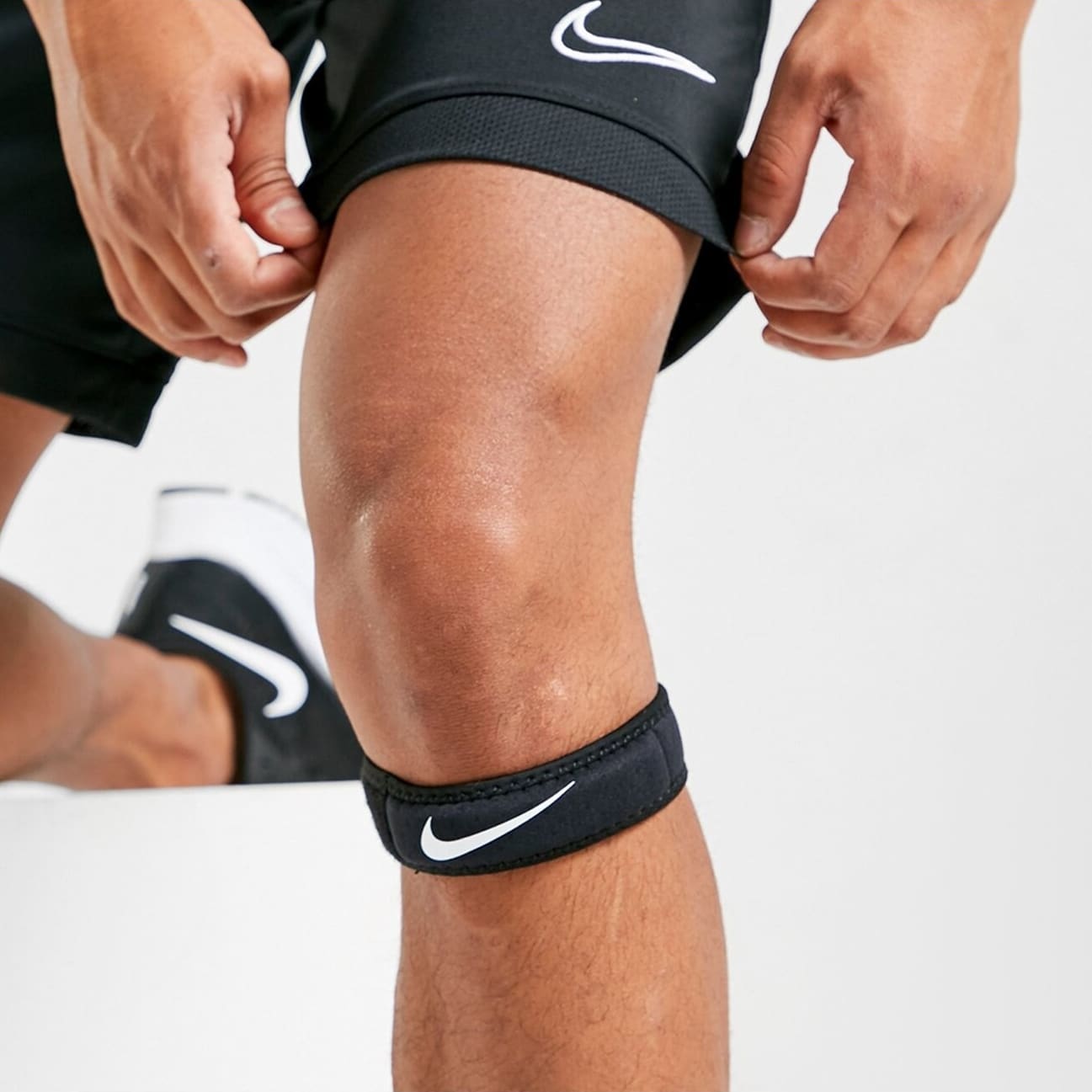 Mareo anfitriona salto Nike แถบรัดหัวเข่า Pro Patella Band 3.0 | Black/White ( N.100.0681.010 ) -  APX OFFICIAL STORE