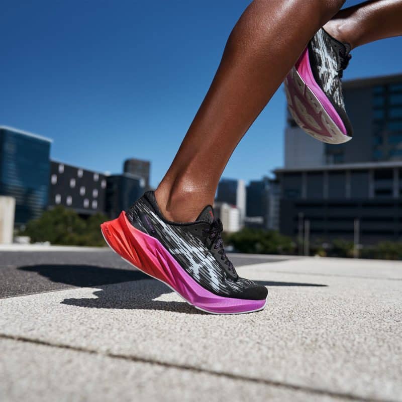 Asics รองเท้าวิ่งผู้หญิง Novablast 3 | Black/Soft Sky ( 1012B288-002 ) - Image 9