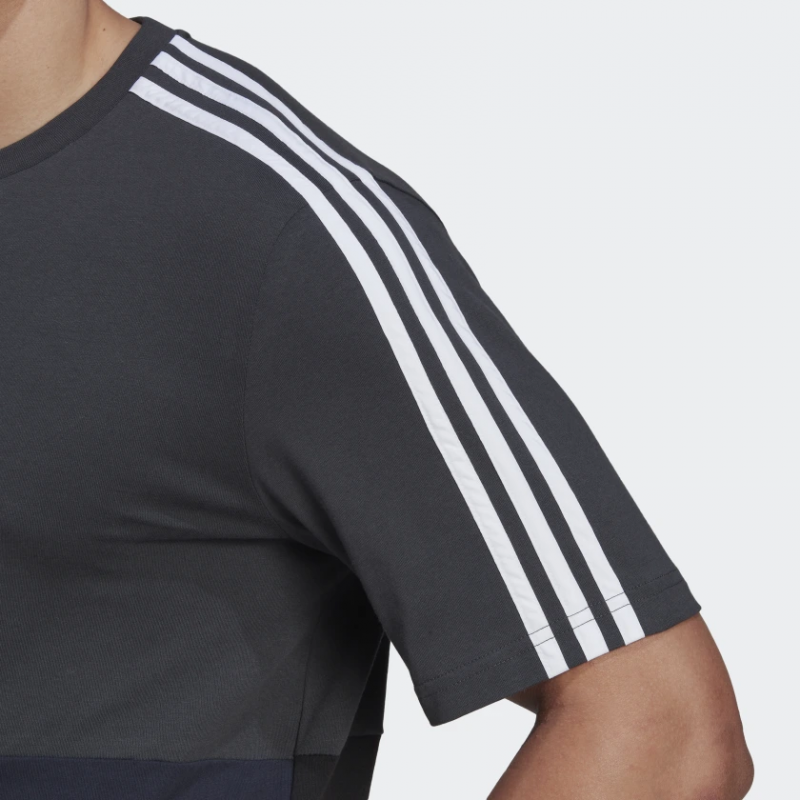 Adidas เสื้อกีฬาผู้ชาย Essentials Colorblock Tee | Carbon/Legend Ink/Black ( HK2881 ) - Image 6