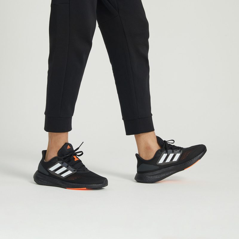 Adidas รองเท้าวิ่งผู้ชาย Pureboost 22 | Core Black/Cloud White/Carbon ( HQ1455 ) - Image 9