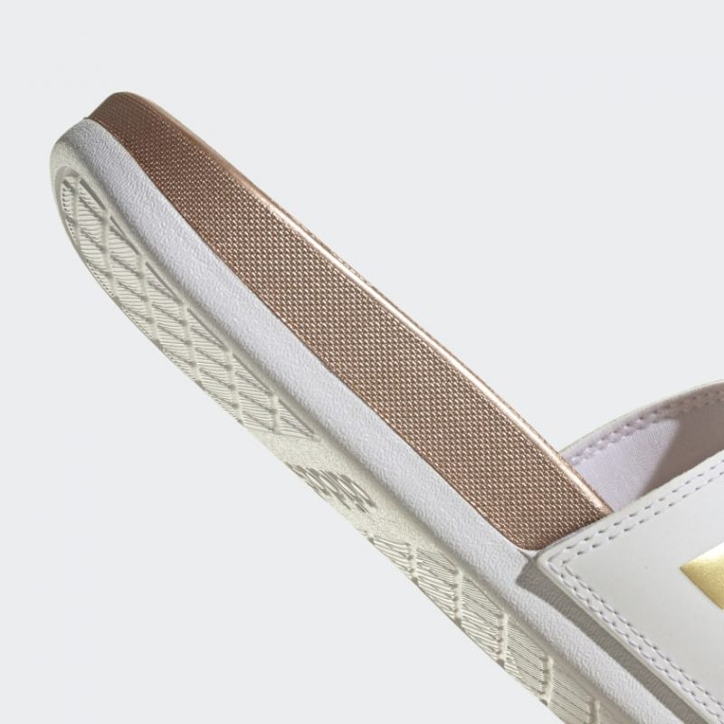Adidas รองเท้าแตะ Adilette Comfort Slides | Cloud White/Cloud White/Matte Gold ( H03618 ) - Image 8