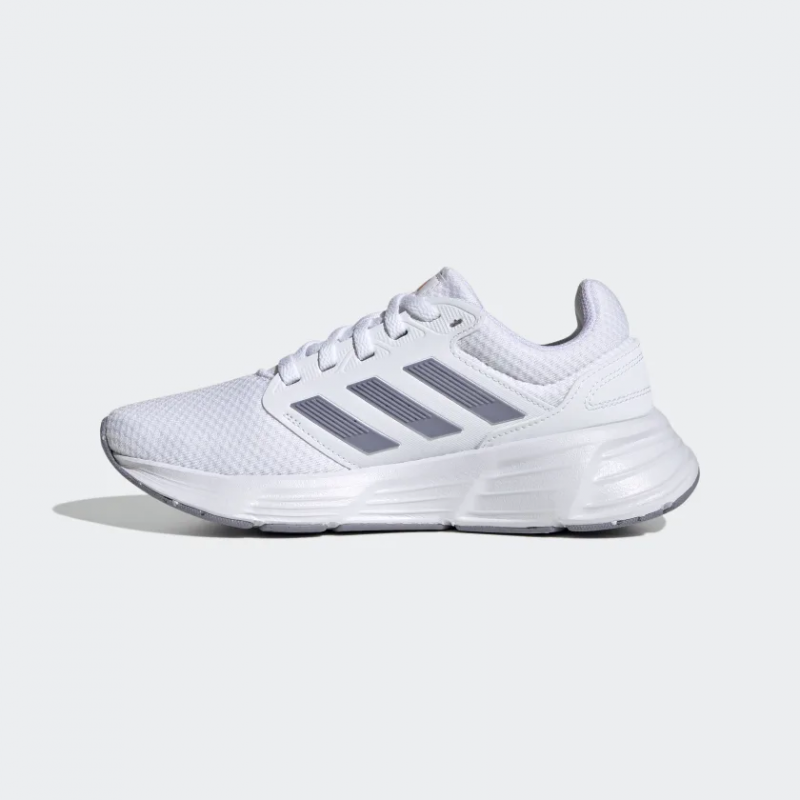 Adidas รองเท้าวิ่งผู้หญิง Galaxy 6 | Cloud White/Silver Violet/Core Black ( HP2403 ) - Image 4