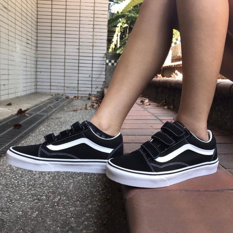 Vans รองเท้าผ้าใบ Old Skool V Suede Canvas | Black/True White ( VN0A3D29OIU ) - Image 15