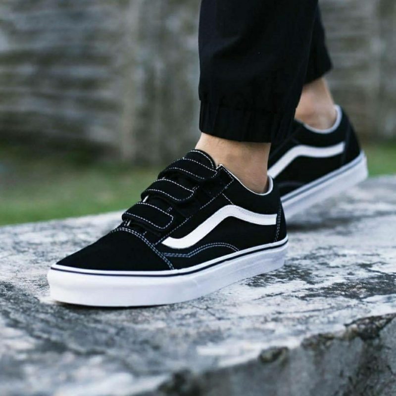 Vans รองเท้าผ้าใบ Old Skool V Suede Canvas | Black/True White ( VN0A3D29OIU ) - Image 16
