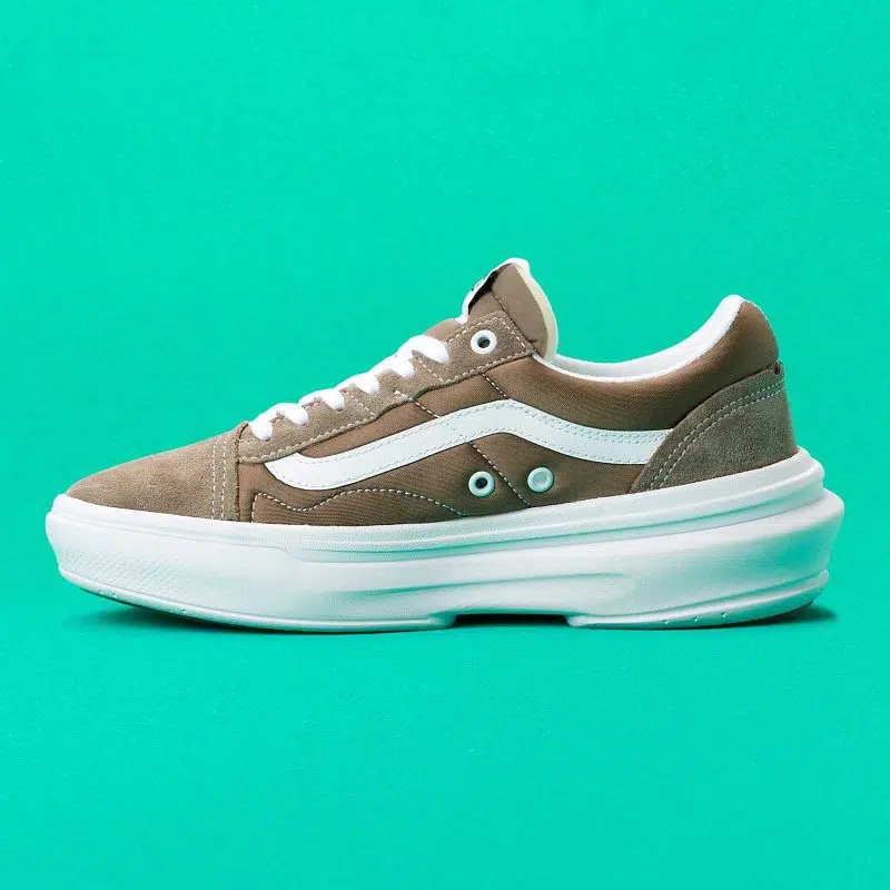 Vans รองเท้าผ้าใบ Old Skool Overt ComfyCush | Walnut ( VN0A7Q5E1NU