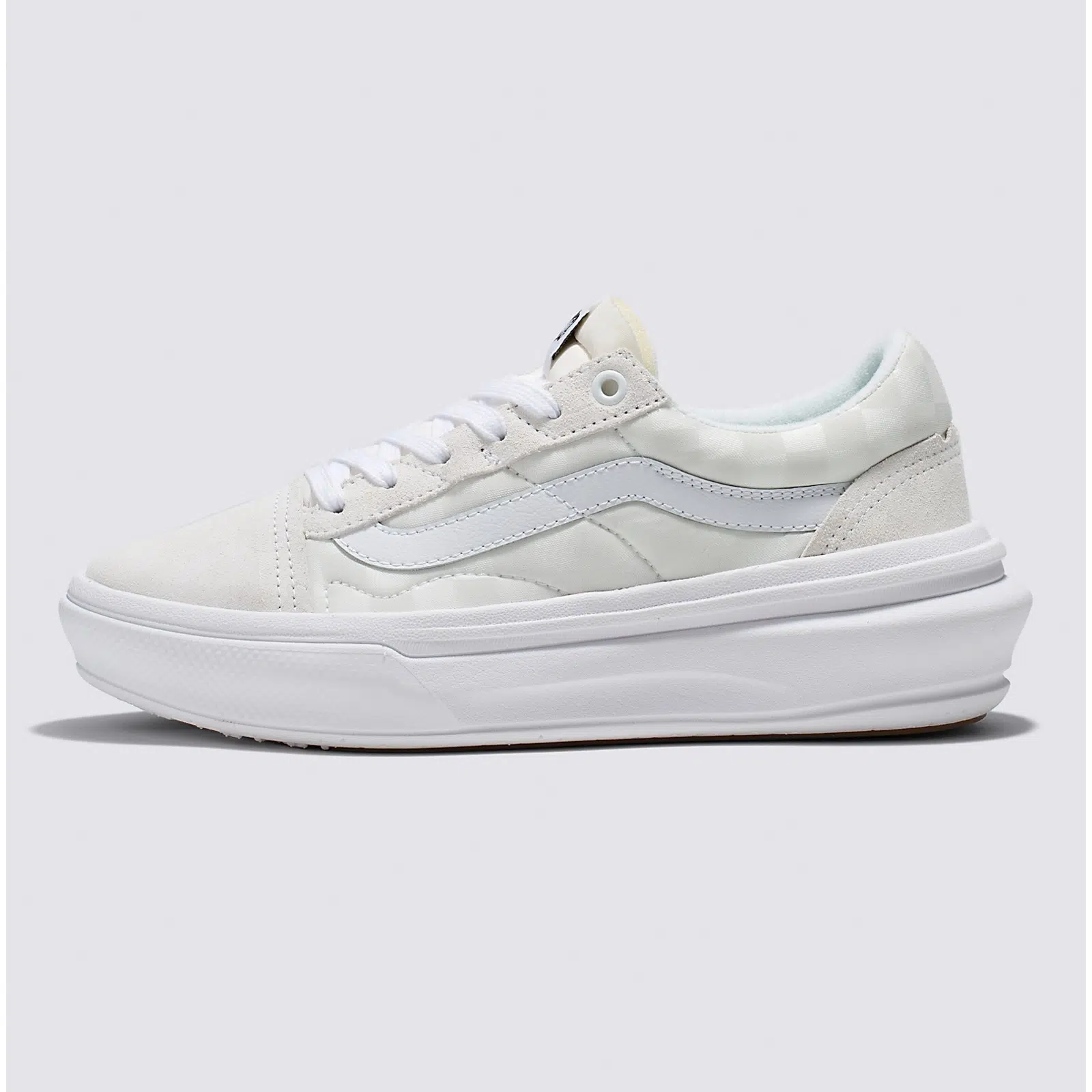 Vans รองเท้าผ้าใบ Old Skool Overt ComfyCush Checkerboard | White/Checkerboard ( VN0A7Q5ETDC ) - Image 10