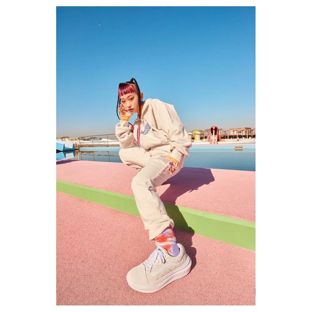 Vans รองเท้าผ้าใบ Old Skool Overt ComfyCush Checkerboard | White/Checkerboard ( VN0A7Q5ETDC ) - Image 18