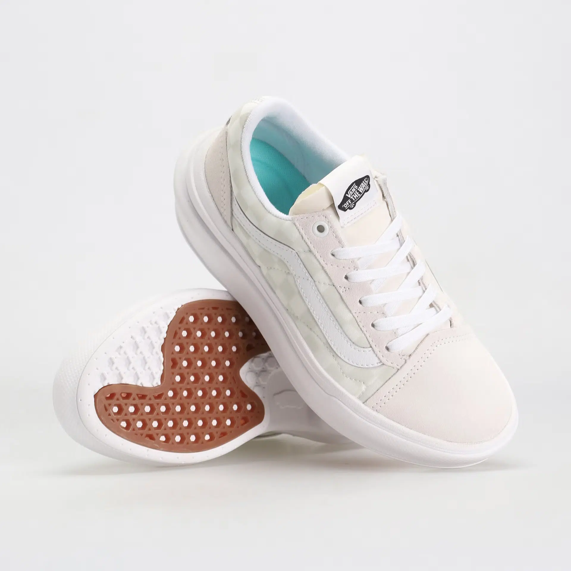 Vans รองเท้าผ้าใบ Old Skool Overt ComfyCush Checkerboard | White/Checkerboard ( VN0A7Q5ETDC ) - Image 24