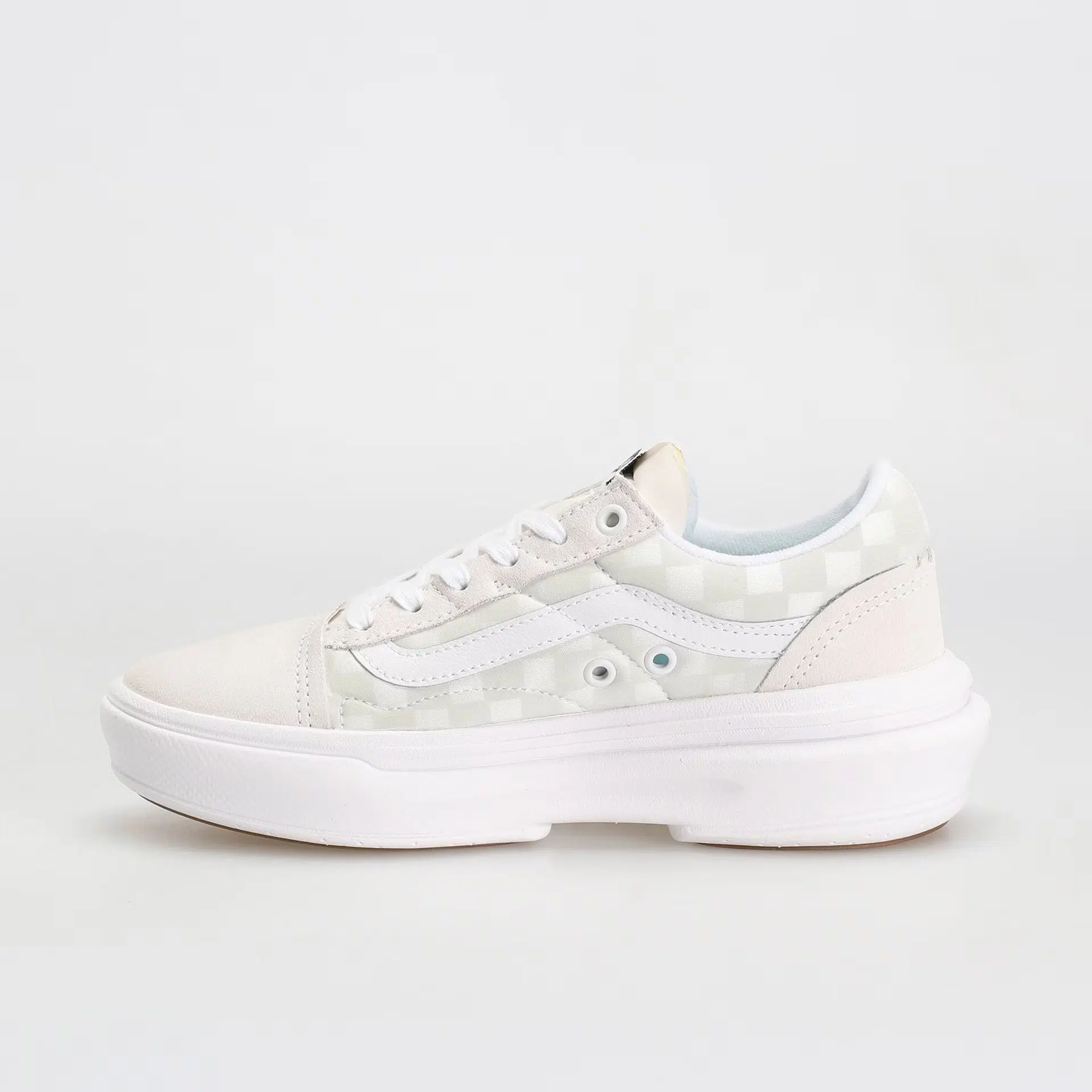 Vans รองเท้าผ้าใบ Old Skool Overt ComfyCush Checkerboard | White/Checkerboard ( VN0A7Q5ETDC ) - Image 28