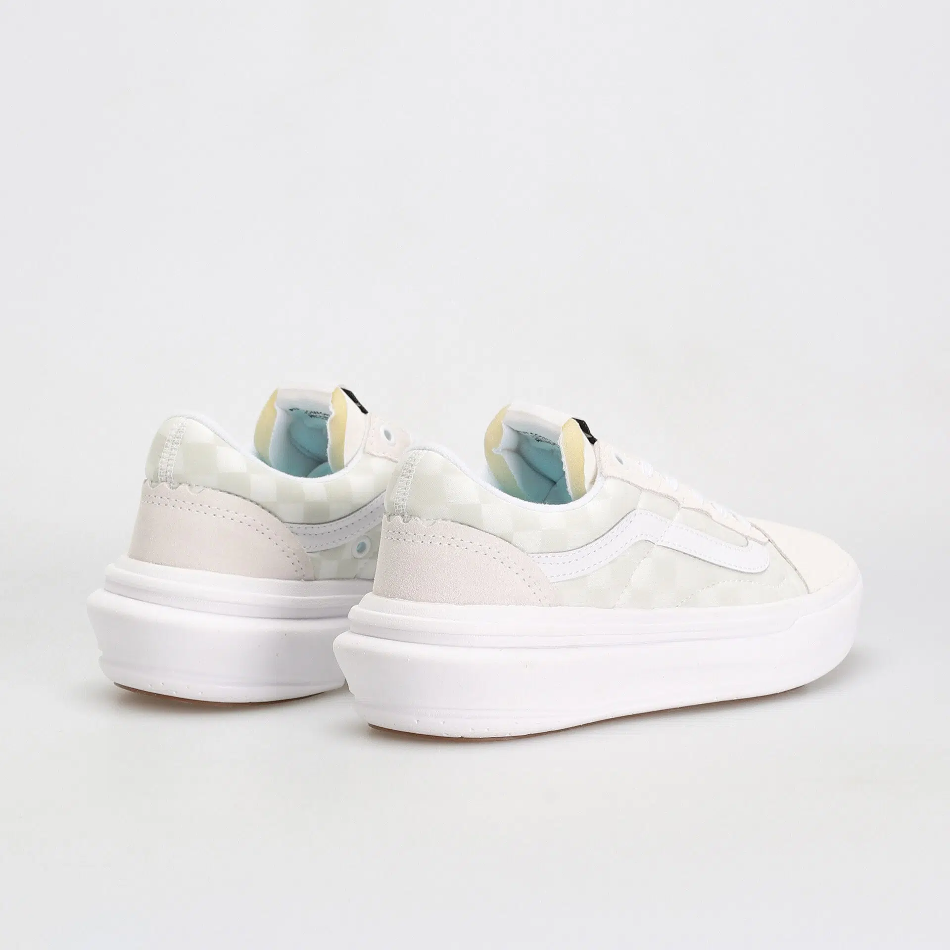 Vans รองเท้าผ้าใบ Old Skool Overt ComfyCush Checkerboard | White/Checkerboard ( VN0A7Q5ETDC ) - Image 30
