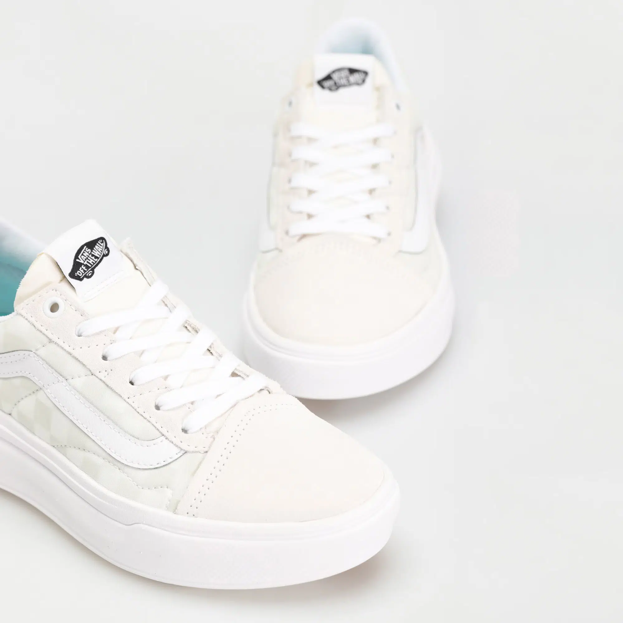 Vans รองเท้าผ้าใบ Old Skool Overt ComfyCush Checkerboard | White/Checkerboard ( VN0A7Q5ETDC ) - Image 32