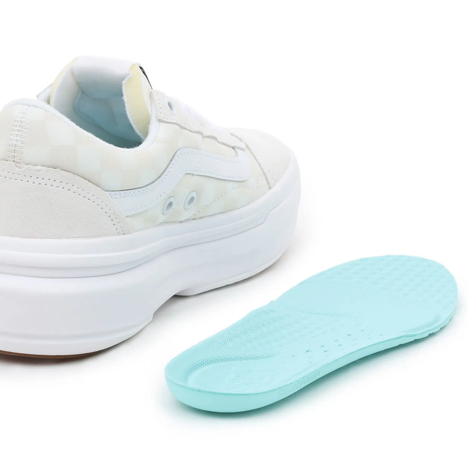 Vans รองเท้าผ้าใบ Old Skool Overt ComfyCush Checkerboard | White/Checkerboard ( VN0A7Q5ETDC ) - Image 8