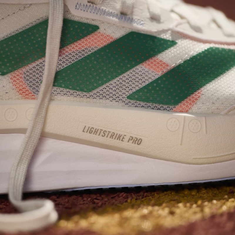 Adidas รองเท้าวิ่งผู้หญิง Adizero Boston 11 | White Tint/Court Green/Coral Fusion ( HQ3697 ) - Image 13