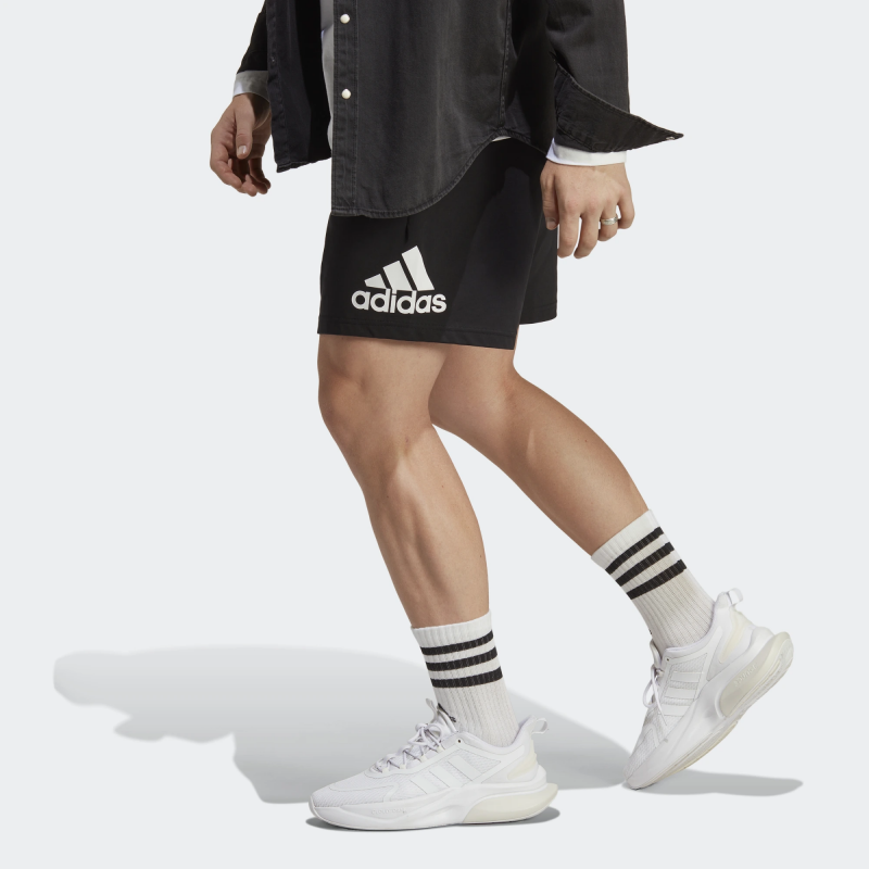 Adidas กางเกงกีฬาขาสั้นผู้ชาย Essentials Logo Shorts | Black/White ( IC9375 ) - Image 3
