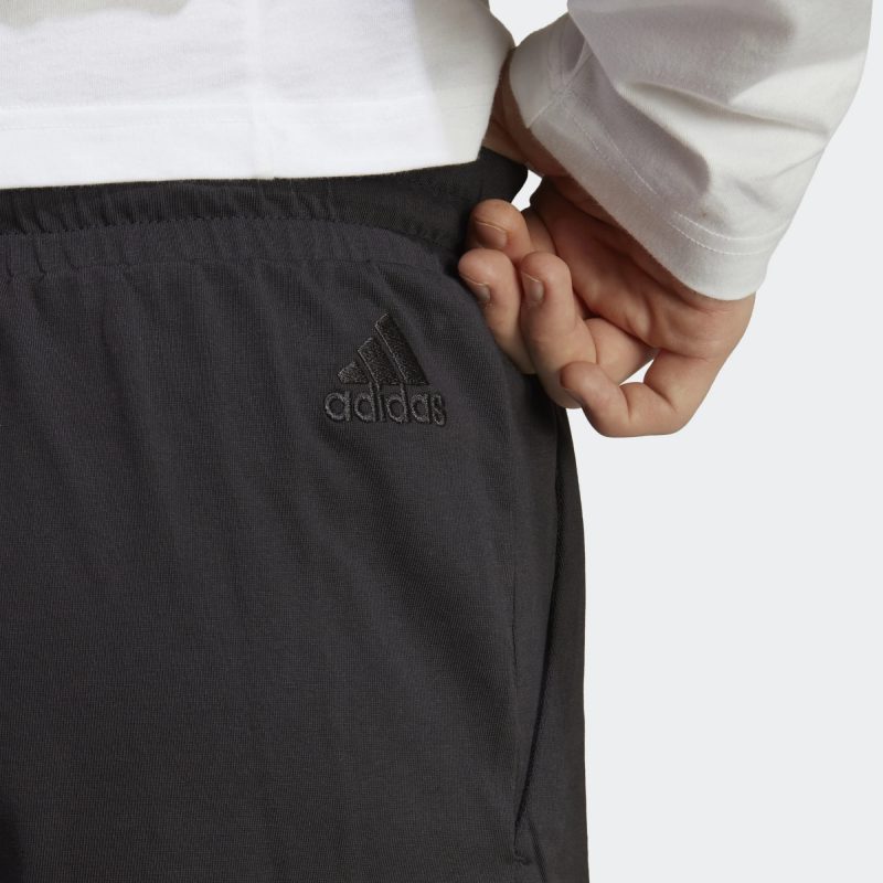 Adidas กางเกงกีฬาขาสั้นผู้ชาย Essentials Logo Shorts | Black/White ( IC9375 ) - Image 7