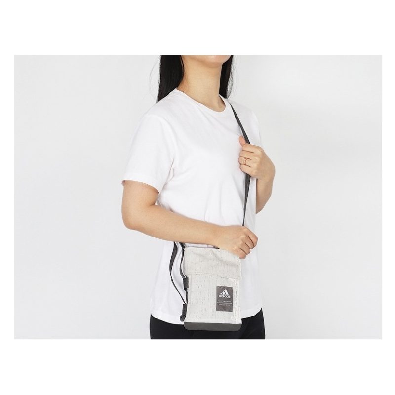 Adidas กระเป๋าสะพายข้าง Must Haves Seasonal Small Bag | Off White ( IK4782 ) - Image 10