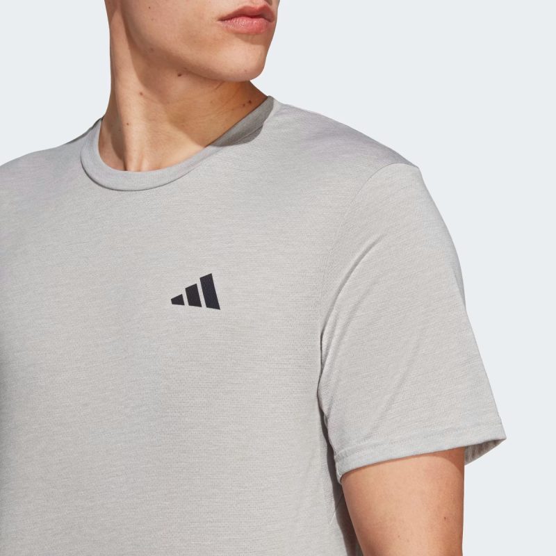 Adidas เสื้อกีฬาผู้ชาย Train Essentials Comfort Training Tee | Medium Grey Heather/White/Black ( IC7424 ) - Image 6