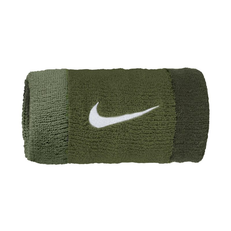 Nike ปลอกรัดข้อมือเทนนิสแบบยาว Swoosh Doublewide Wristbands 2-Pack | Oil Green/Medium Olive/Cargo Khaki ( N.000.1586.314 ) - Image 2