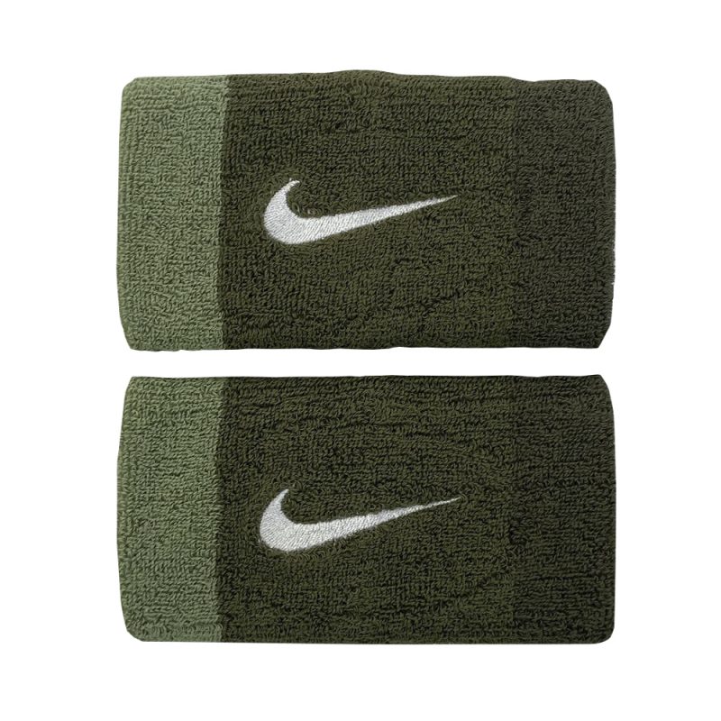 Nike ปลอกรัดข้อมือเทนนิสแบบยาว Swoosh Doublewide Wristbands 2-Pack | Oil Green/Medium Olive/Cargo Khaki ( N.000.1586.314 ) - Image 4