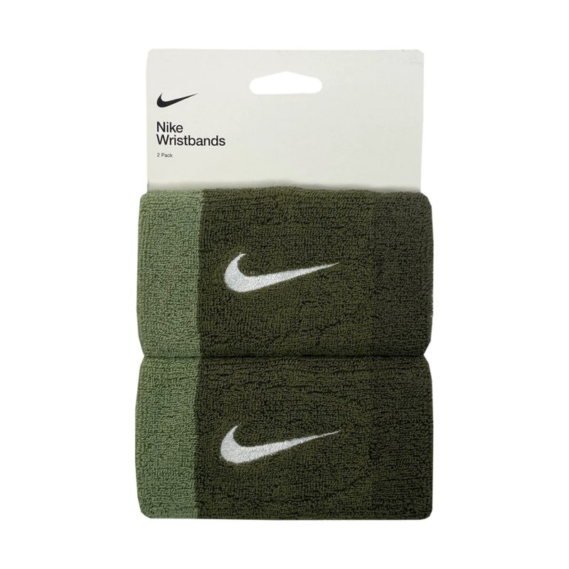 Nike ปลอกรัดข้อมือเทนนิสแบบยาว Swoosh Doublewide Wristbands 2-Pack | Oil Green/Medium Olive/Cargo Khaki ( N.000.1586.314 ) - Image 5