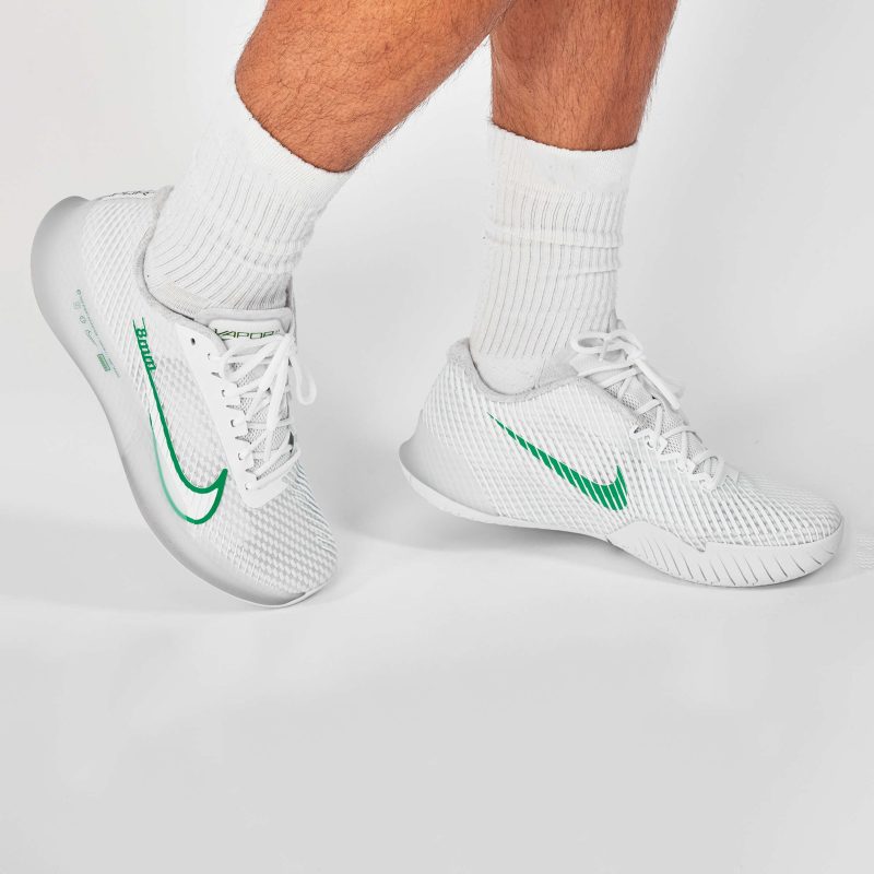 Nike รองเท้าเทนนิสผู้ชาย Zoom Vapor 11 HC | White/Kelly Green ( DR6966-102 ) - Image 11