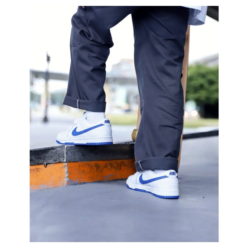 Nike รองเท้าผ้าใบผู้ชาย Dunk Low Retro | White/Hyper Royal ( DV0831-104 ) - Image 12